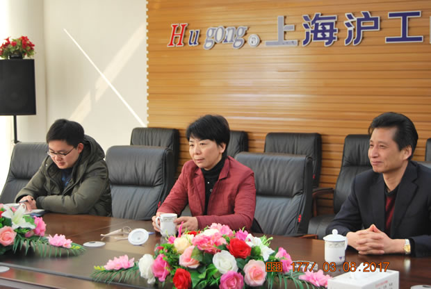 華亭鎮(zhèn)黨委書(shū)記何蓉在我公司調(diào)研圖片(2)