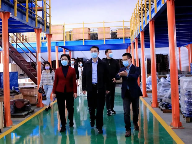 �ζ��^(q��)ί����ӛ���Ľ��W�R�Ϻ������y�T�S�_չ���L�{(di��o)�й������D3��